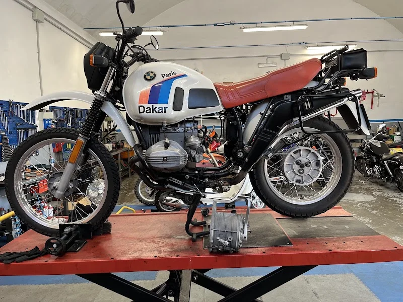 2 pistoni garage snc