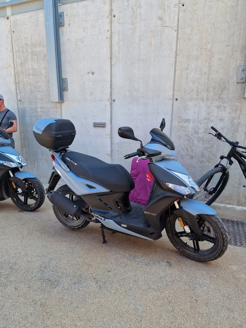 Rent a scooter "Diverso"