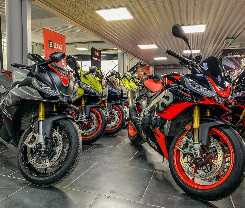 Motoplex Cergy 95 Piaggio-Aprilia-Moto-Guzzi-Vespa-Gilera